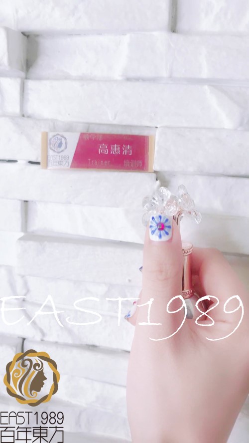  青花美甲怎么做？保定東方技工學(xué)校教你巧做美甲！