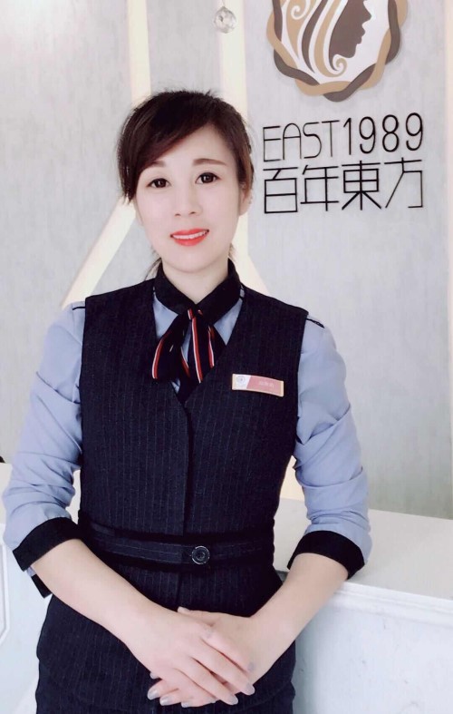  青花美甲怎么做？保定東方技工學(xué)校教你巧做美甲！