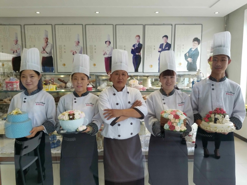 想要在邢臺學(xué)習(xí)烘焙有什么學(xué)校推薦嗎？