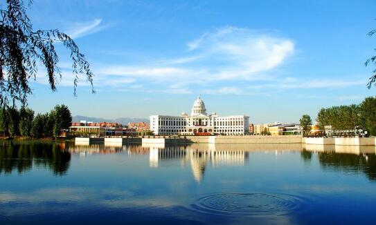 學(xué)計(jì)算機(jī)當(dāng)然要學(xué)高端的！北京吉利學(xué)院計(jì)算機(jī)WEB前端工程師專(zhuān)業(yè)你一定喜歡！