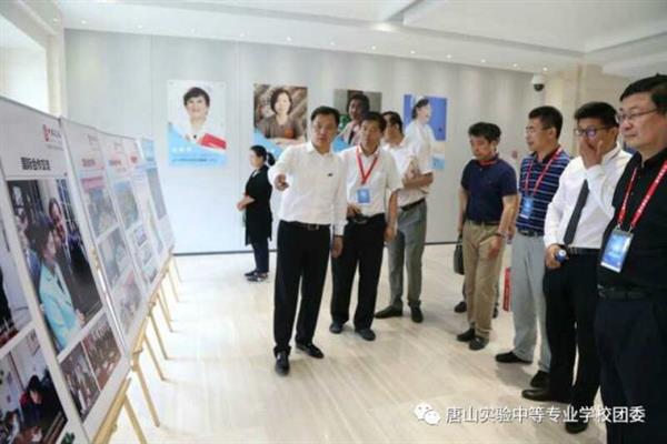 唐山實(shí)驗(yàn)中專師生喜迎國(guó)際職業(yè)技術(shù)教育大會(huì)國(guó)內(nèi)外嘉賓的到來(lái)