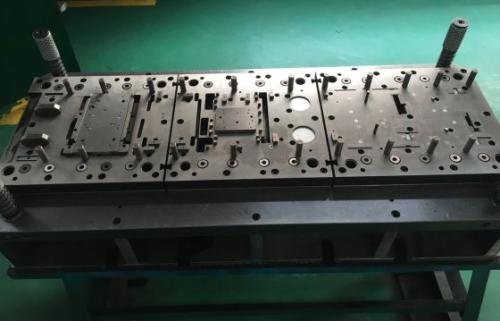 天津職業(yè)技術(shù)學院模具設(shè)計與制造學什么？