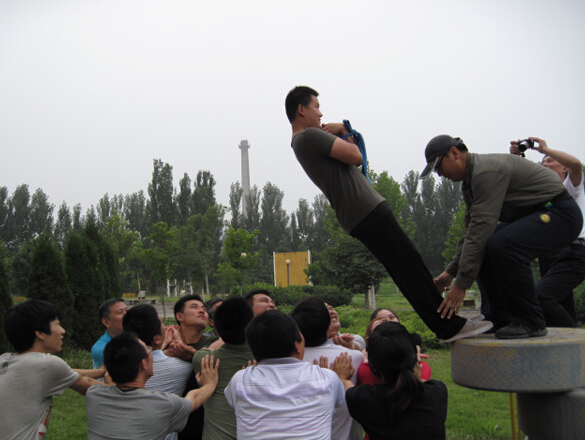 泰山校區(qū)組織學(xué)管干部、班主任進行拓展訓(xùn)練 熔煉優(yōu)秀團隊