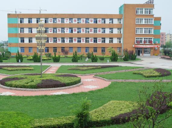 山東哪個學(xué)校開設(shè)計(jì)算機(jī)相關(guān)專業(yè)？