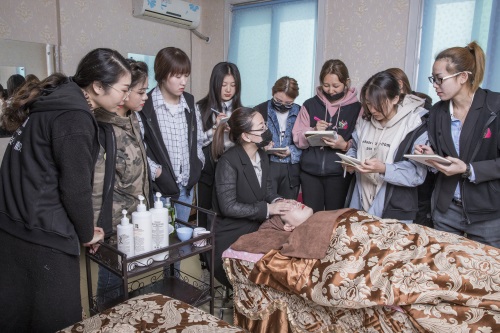 威海以琳國際形象設(shè)計(jì)學(xué)校7月份鉅惠活動(dòng)等你來...