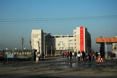 專業(yè)技術(shù)與薪資福利可以兼得，就在河北現(xiàn)代冶金工業(yè)學(xué)校！