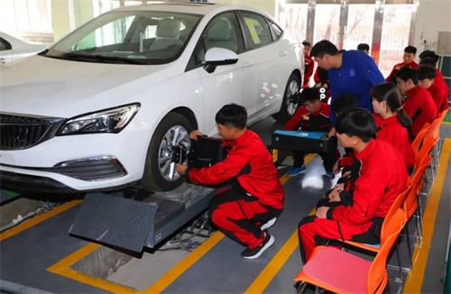 洛陽學(xué)習(xí)汽修專業(yè)推薦哪所學(xué)校？