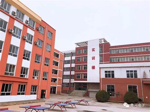 洛陽哪所學(xué)校適合學(xué)習(xí)美容美發(fā)？