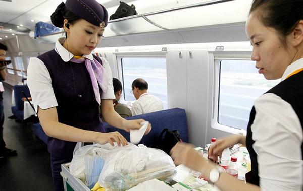 石家莊冀廣鐵路學校解析高鐵乘務專業(yè)前景