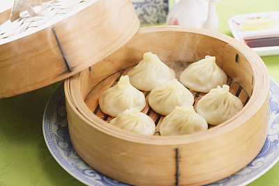 想學(xué)面點(diǎn)制作嗎？來保定玉蘭香廚師學(xué)校吧！