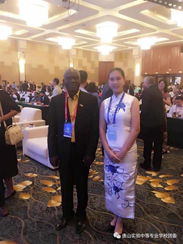 唐山實(shí)驗(yàn)中專(zhuān)老師及學(xué)生全方位服務(wù)國(guó)際職教大會(huì)